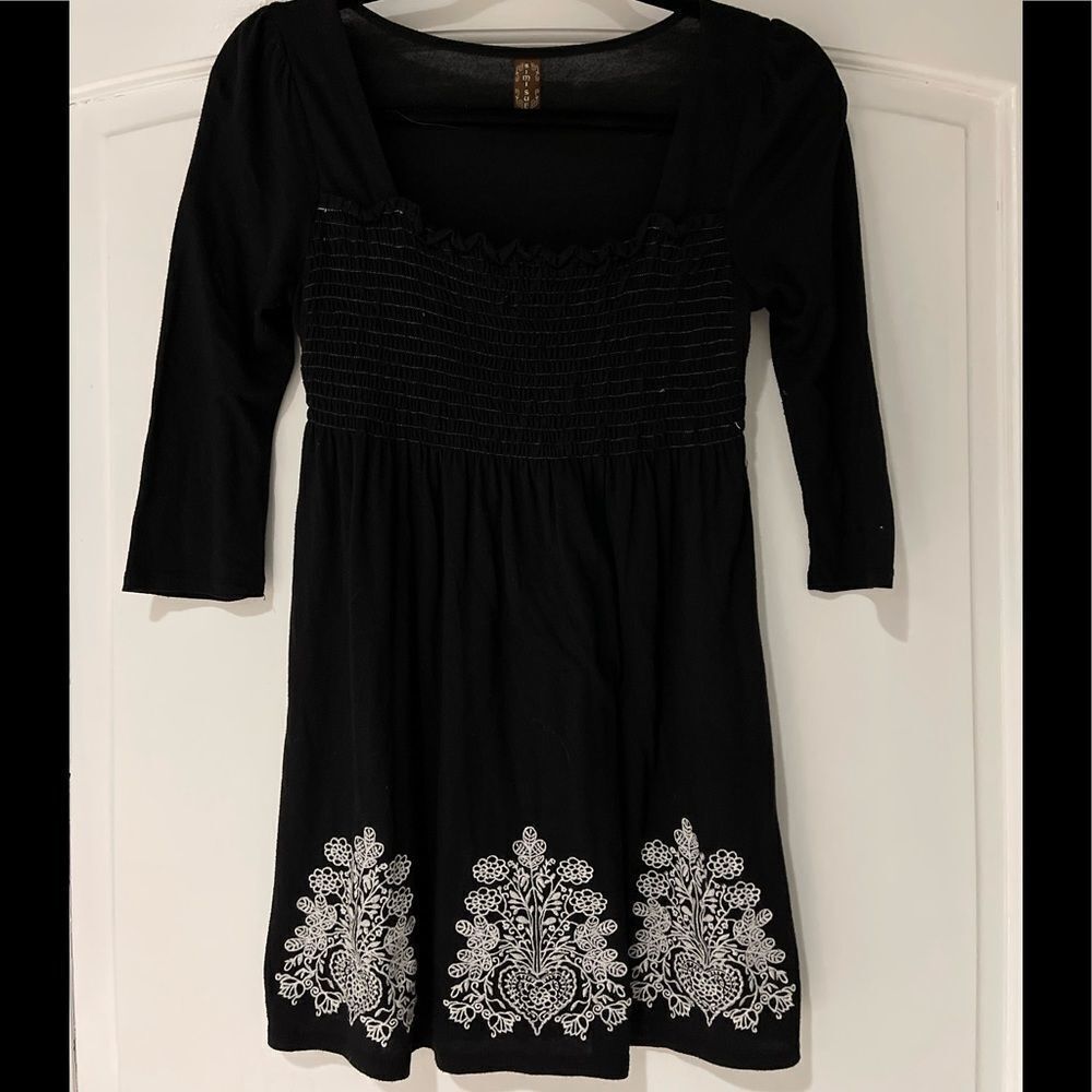Simisue soft top with embroidered bottom